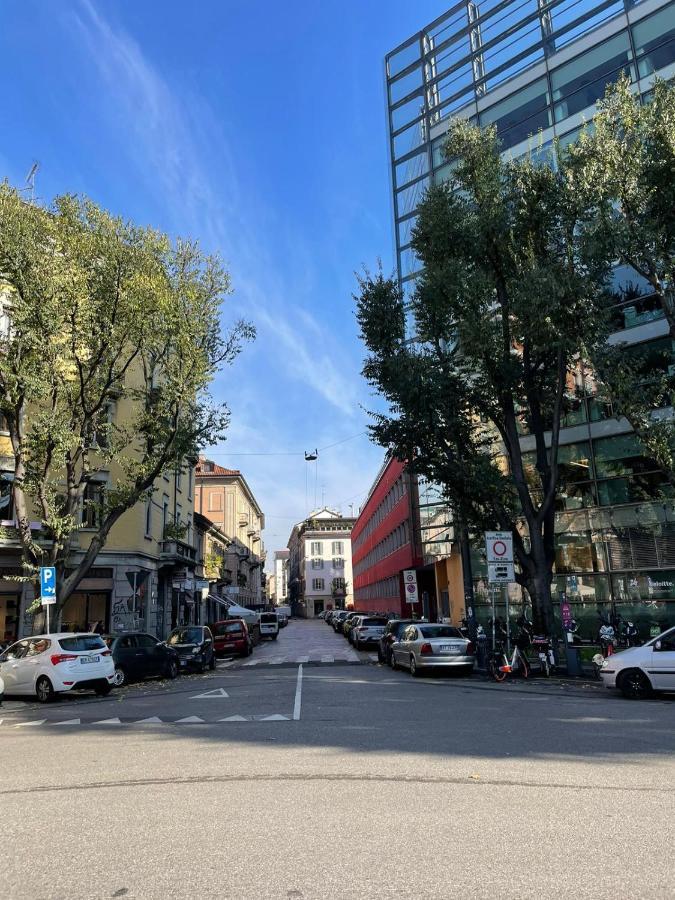 Cozy Flat Mins Walk To Navigli And Metro Porta Genova Apartment Милано Екстериор снимка